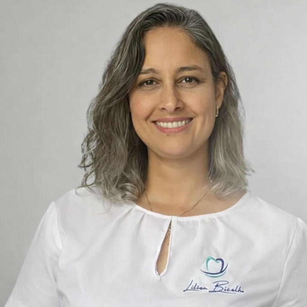 Dra. Lílian Bicalho, dentista em Contagem MG